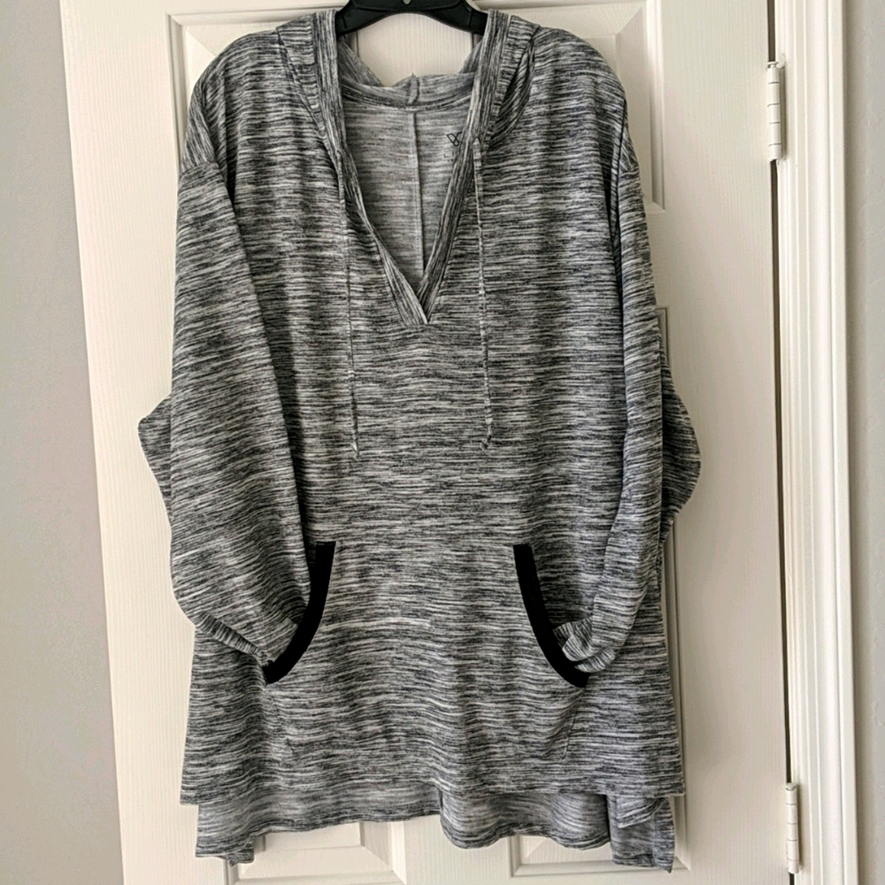 Lane Bryant Livi lightweight active hoodie 26/28
